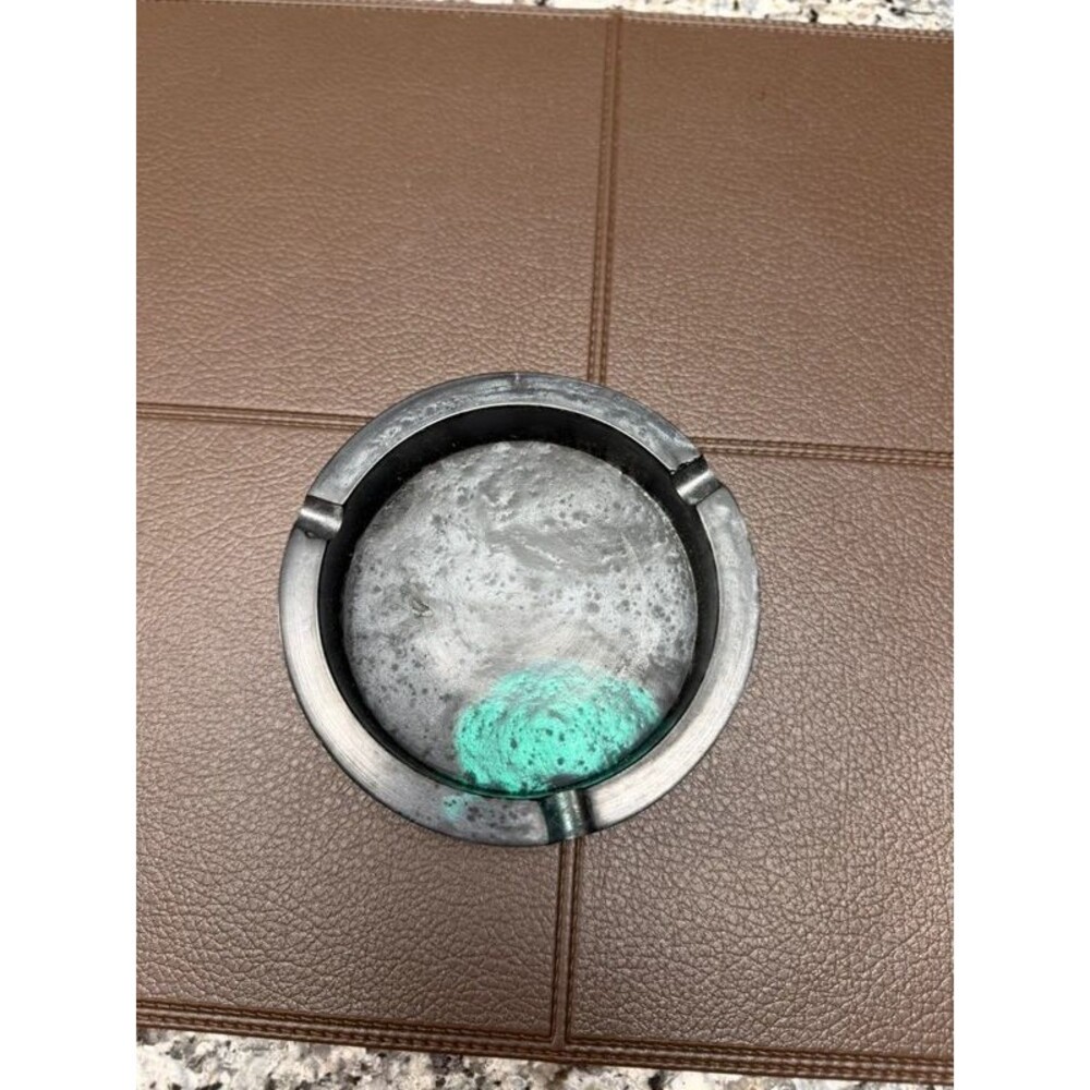 New ashtray. Great condition never used.